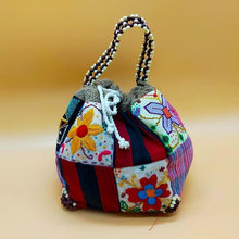 Load image into Gallery viewer, Inday Ganda Square Pouch
