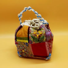 Load image into Gallery viewer, Inday Ganda Square Pouch
